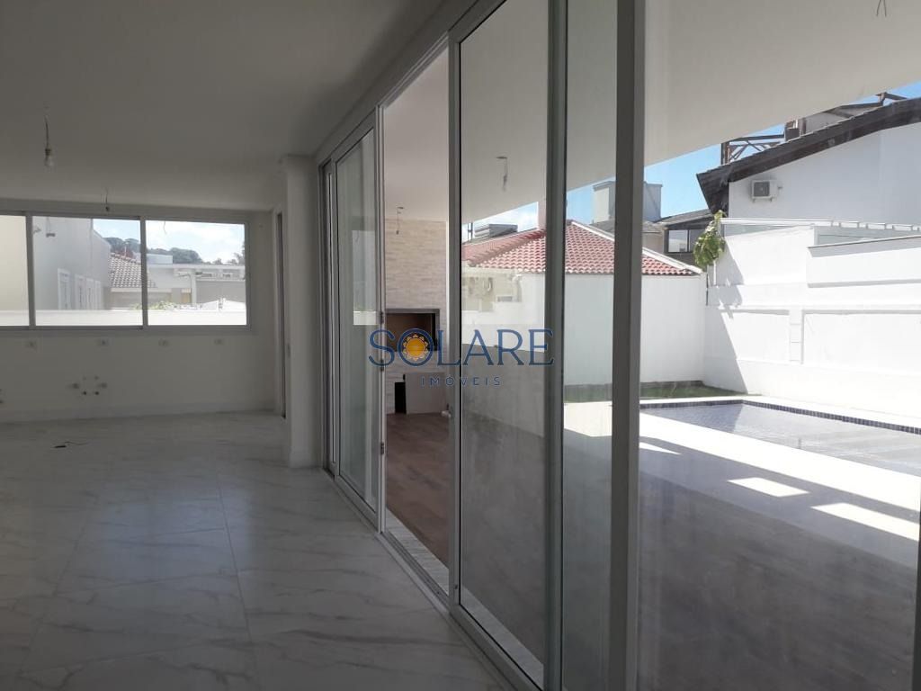 Casa com 520m², 8 quartos (sendo 4 suítes), 2 garagens, no bairro Jurerê Internacional em Florianópolis