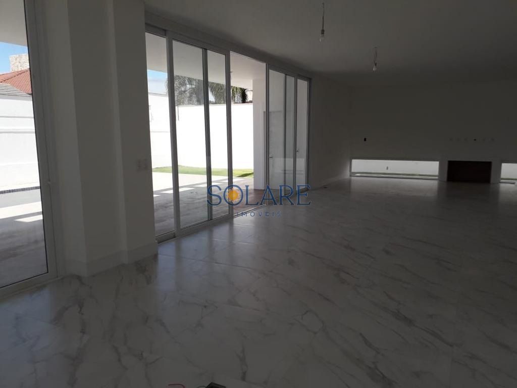 Casa com 520m², 8 quartos (sendo 4 suítes), 2 garagens, no bairro Jurerê Internacional em Florianópolis