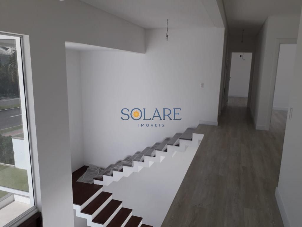 Casa com 520m², 8 quartos (sendo 4 suítes), 2 garagens, no bairro Jurerê Internacional em Florianópolis