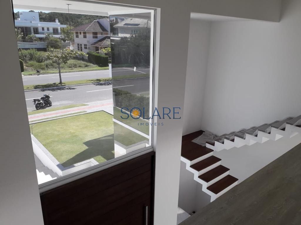 Casa com 520m², 8 quartos (sendo 4 suítes), 2 garagens, no bairro Jurerê Internacional em Florianópolis