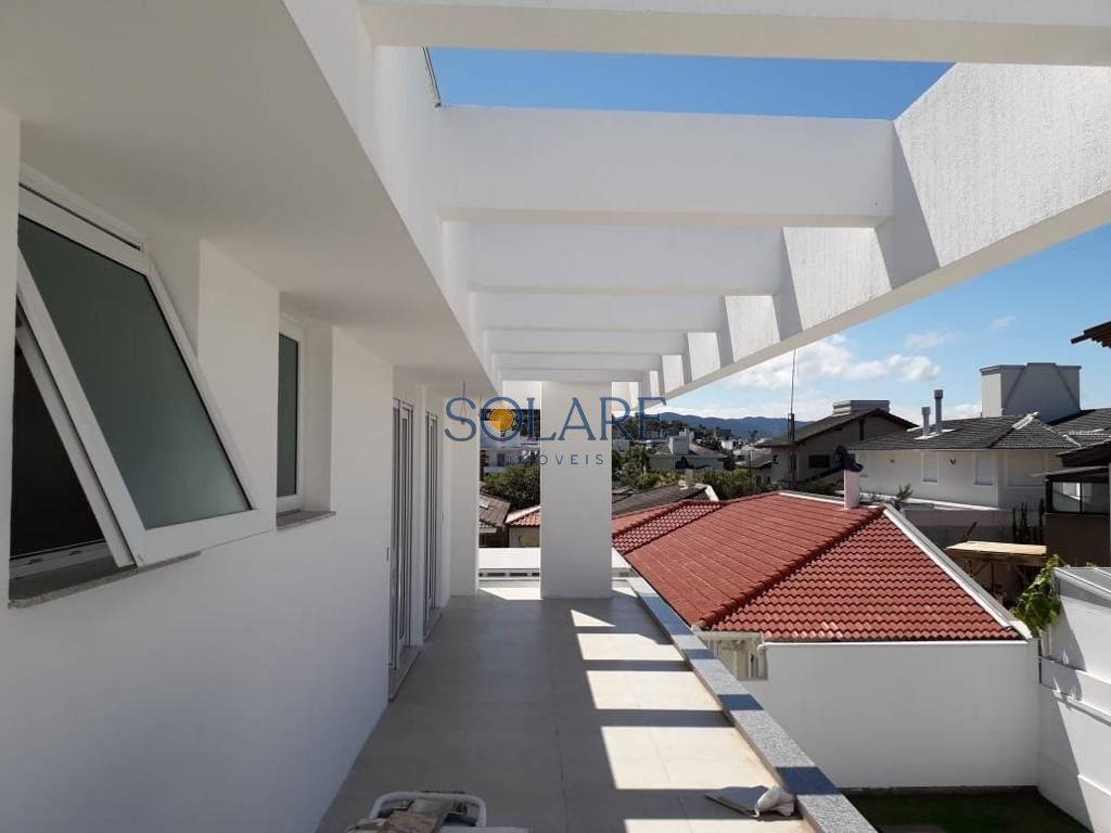 Casa com 520m², 8 quartos (sendo 4 suítes), 2 garagens, no bairro Jurerê Internacional em Florianópolis