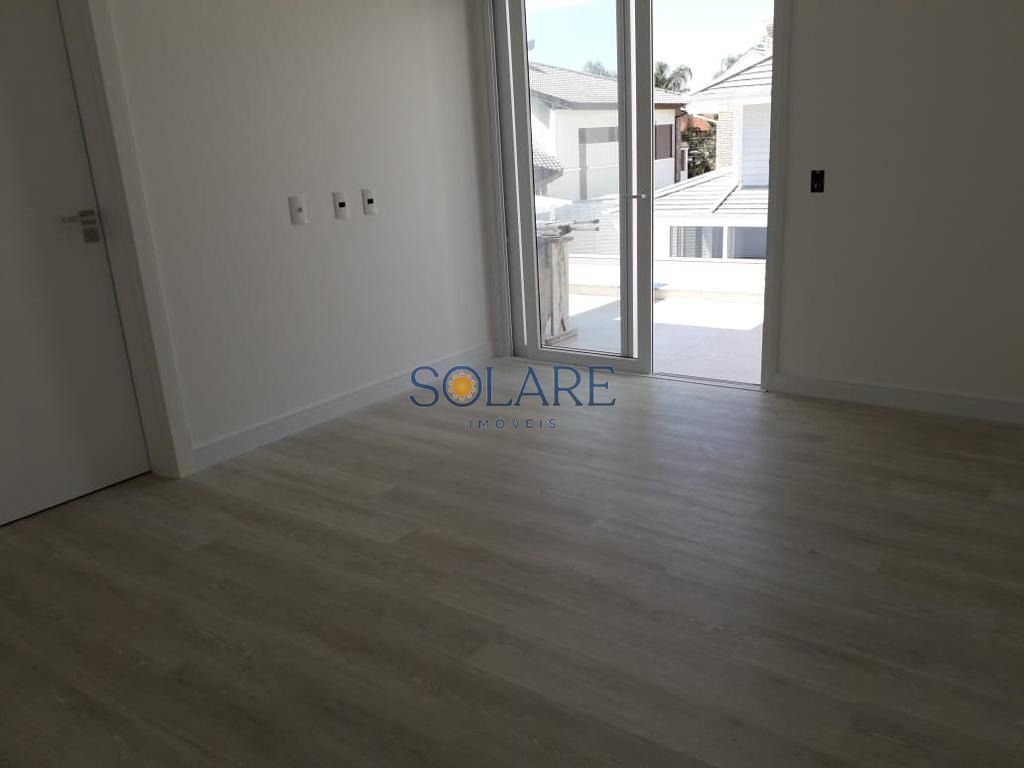 Casa com 520m², 8 quartos (sendo 4 suítes), 2 garagens, no bairro Jurerê Internacional em Florianópolis