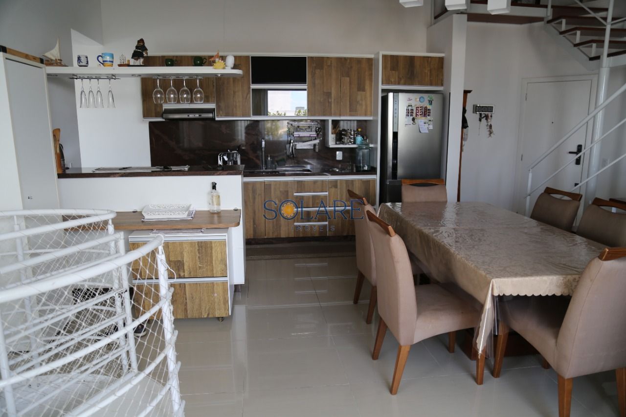 Cobertura com 225m², 5 quartos (sendo 2 suítes), 2 garagens, no bairro Ingleses do Rio Vermelho em Florianópolis