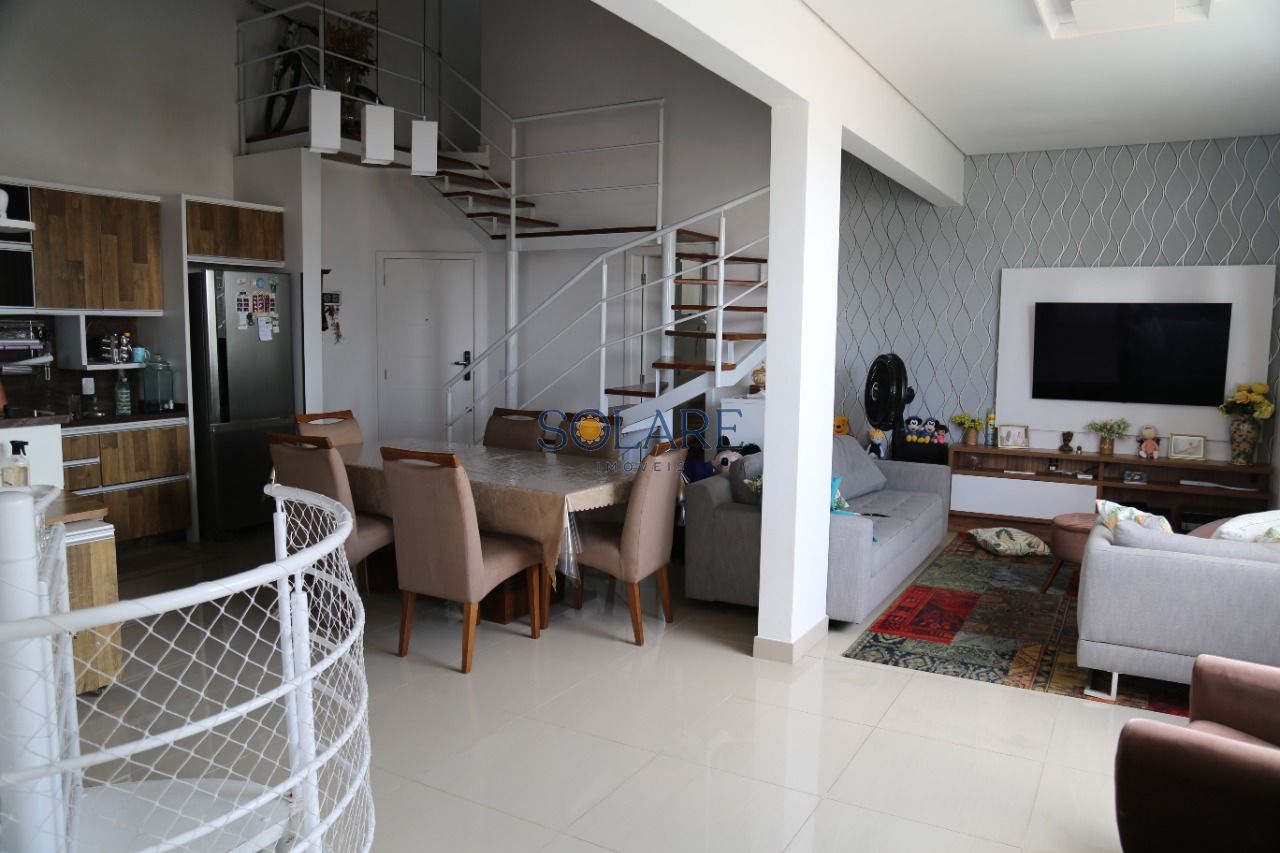 Cobertura com 225m², 5 quartos (sendo 2 suítes), 2 garagens, no bairro Ingleses do Rio Vermelho em Florianópolis