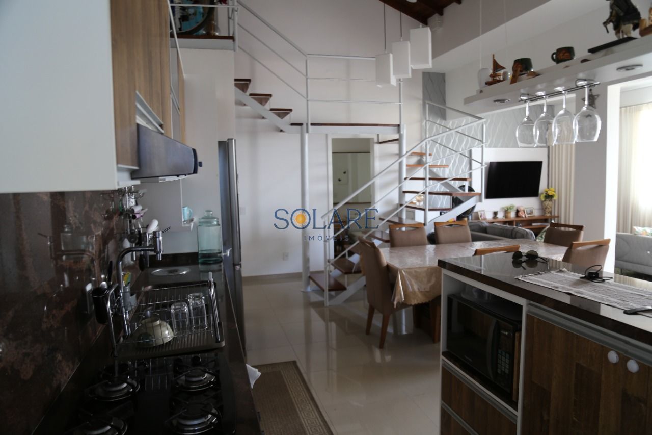 Cobertura com 225m², 5 quartos (sendo 2 suítes), 2 garagens, no bairro Ingleses do Rio Vermelho em Florianópolis
