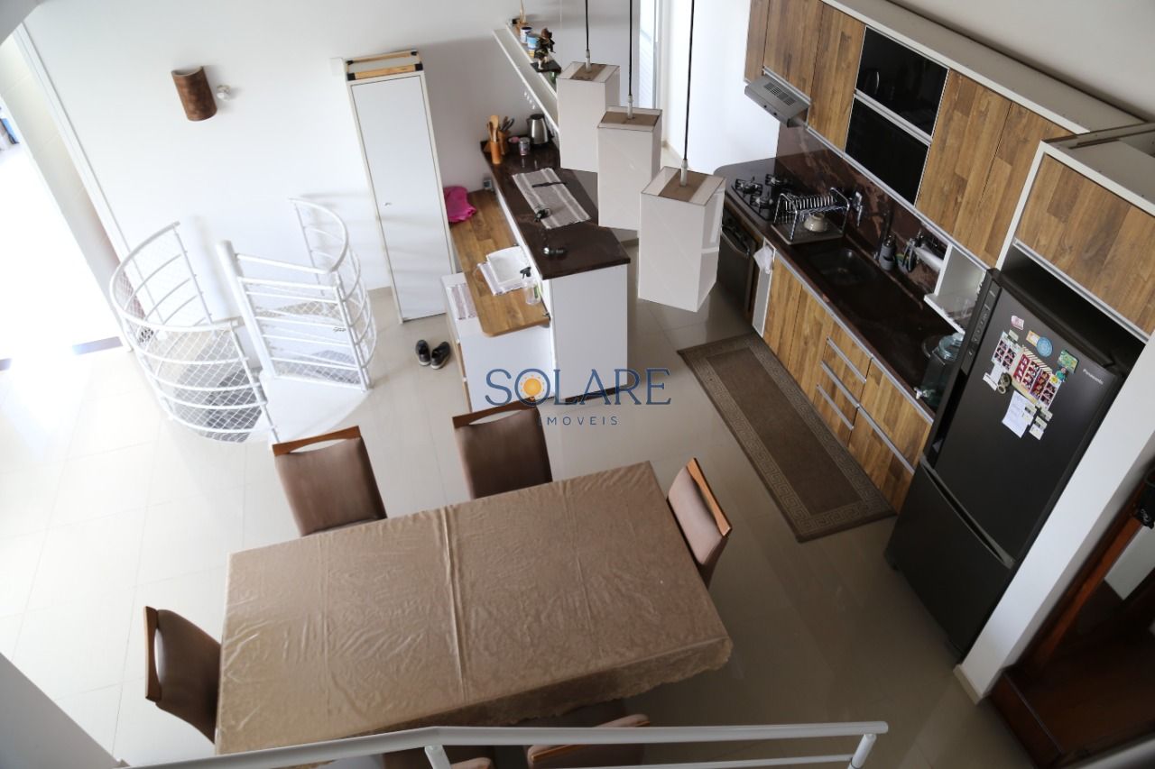 Cobertura com 225m², 5 quartos (sendo 2 suítes), 2 garagens, no bairro Ingleses do Rio Vermelho em Florianópolis