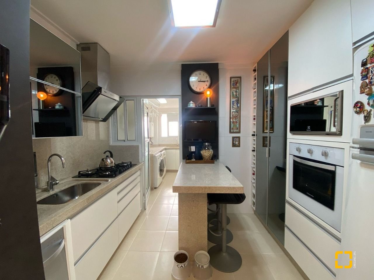 Apartamento com 109m², 4 quartos (sendo 1 suíte), 2 garagens, no bairro Estreito em Florianópolis