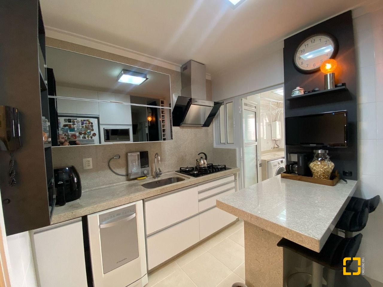 Apartamento com 109m², 4 quartos (sendo 1 suíte), 2 garagens, no bairro Estreito em Florianópolis