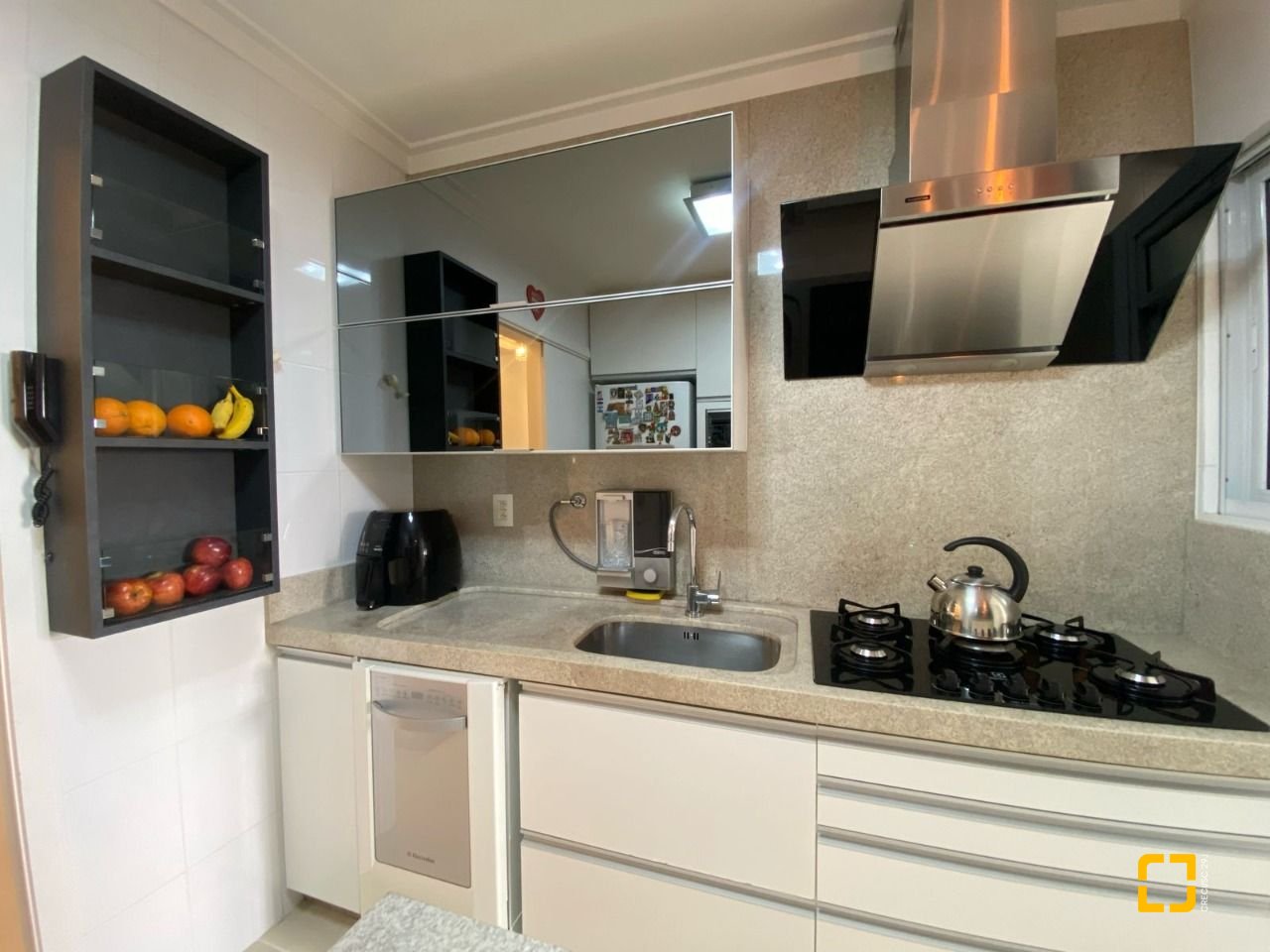 Apartamento com 109m², 4 quartos (sendo 1 suíte), 2 garagens, no bairro Estreito em Florianópolis