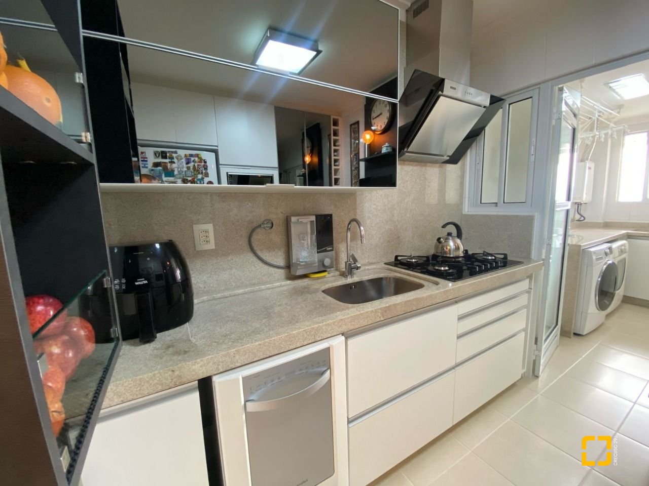 Apartamento com 109m², 4 quartos (sendo 1 suíte), 2 garagens, no bairro Estreito em Florianópolis