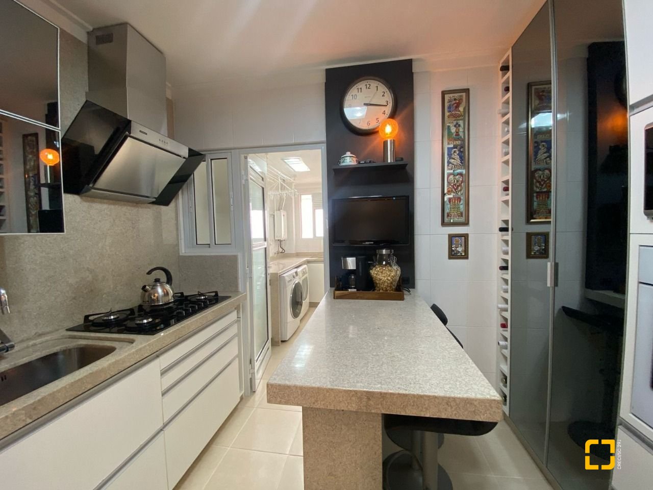 Apartamento com 109m², 4 quartos (sendo 1 suíte), 2 garagens, no bairro Estreito em Florianópolis