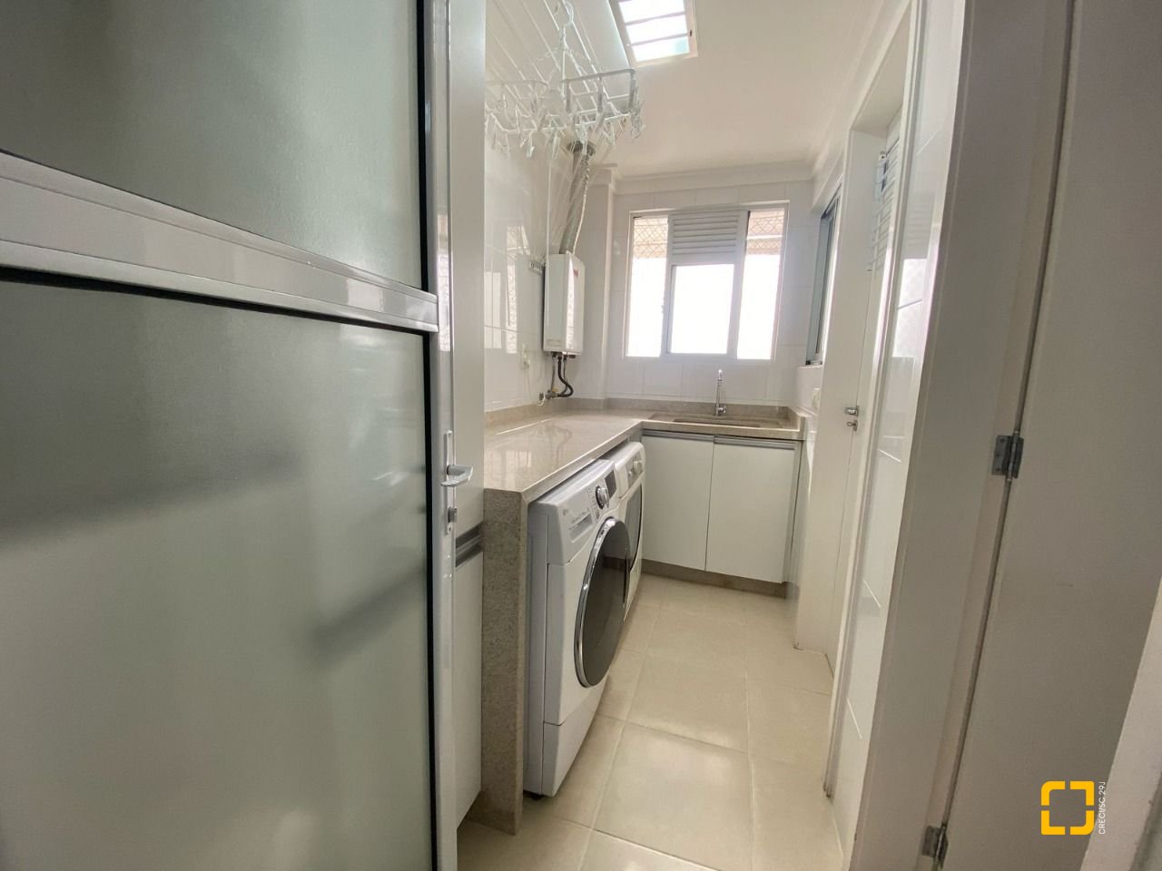 Apartamento com 109m², 4 quartos (sendo 1 suíte), 2 garagens, no bairro Estreito em Florianópolis