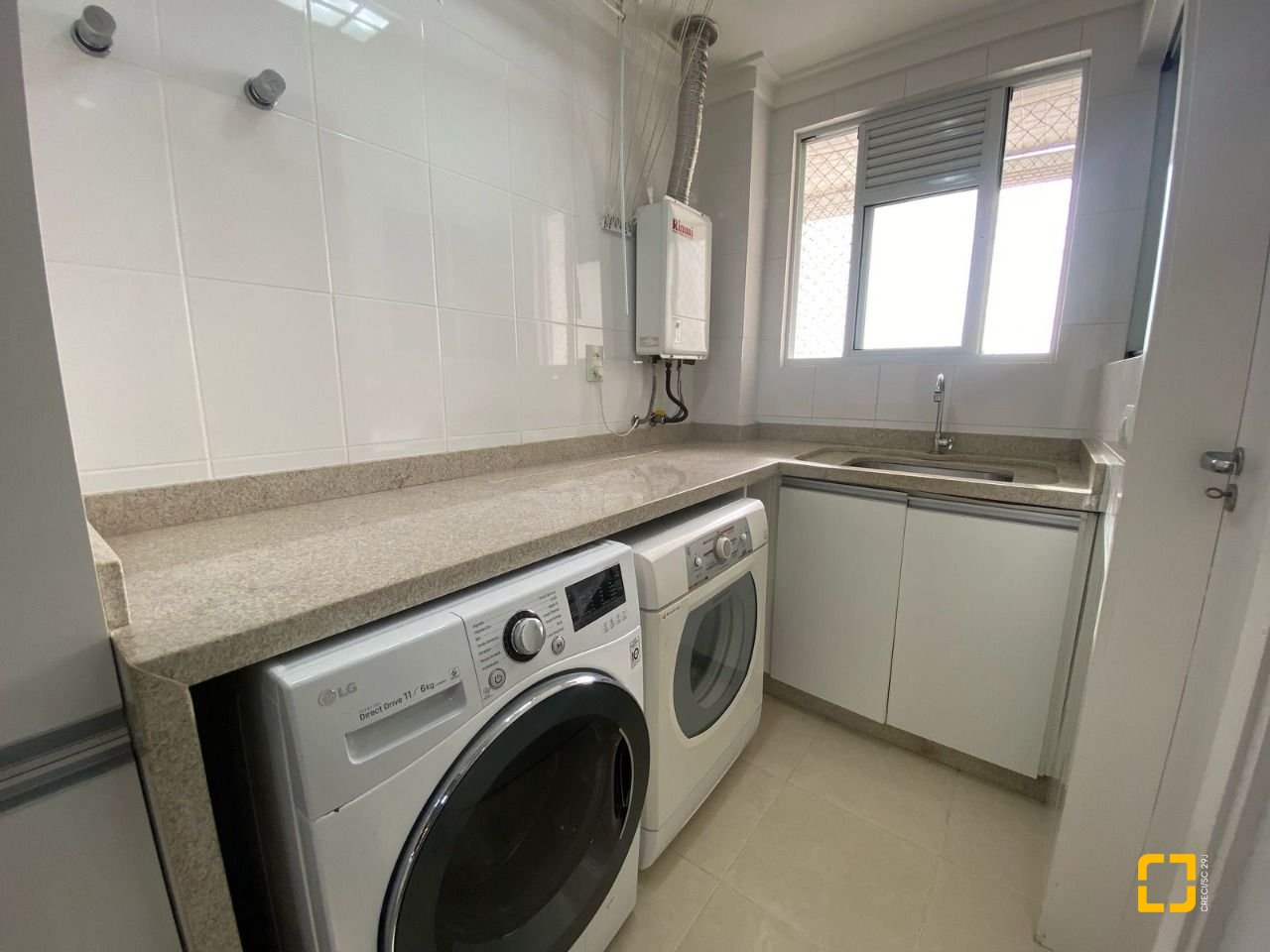 Apartamento com 109m², 4 quartos (sendo 1 suíte), 2 garagens, no bairro Estreito em Florianópolis