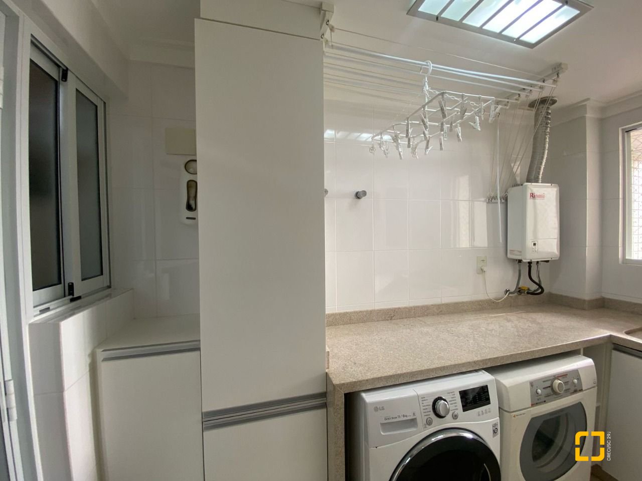 Apartamento com 109m², 4 quartos (sendo 1 suíte), 2 garagens, no bairro Estreito em Florianópolis
