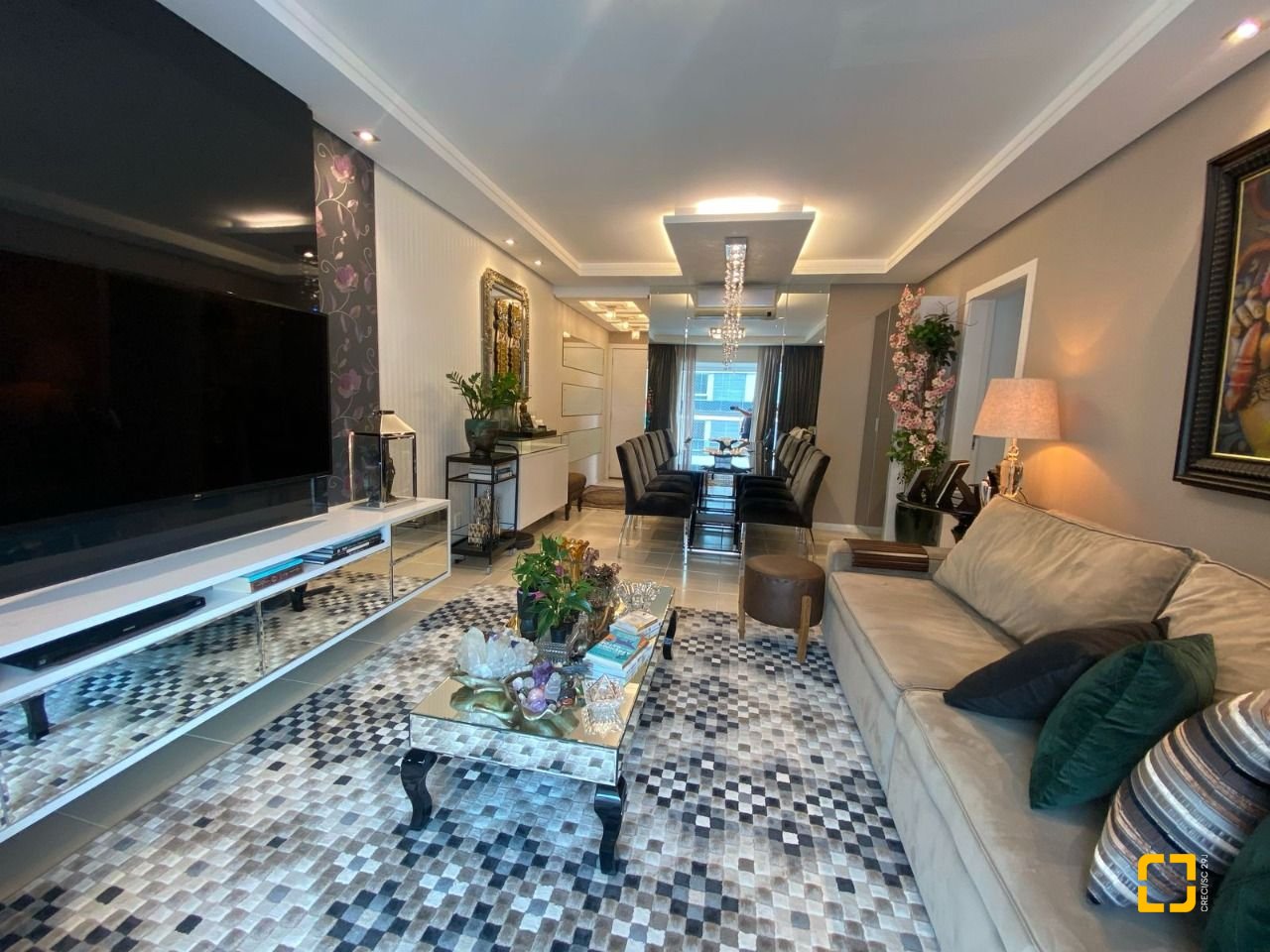 Apartamento com 109m², 4 quartos (sendo 1 suíte), 2 garagens, no bairro Estreito em Florianópolis