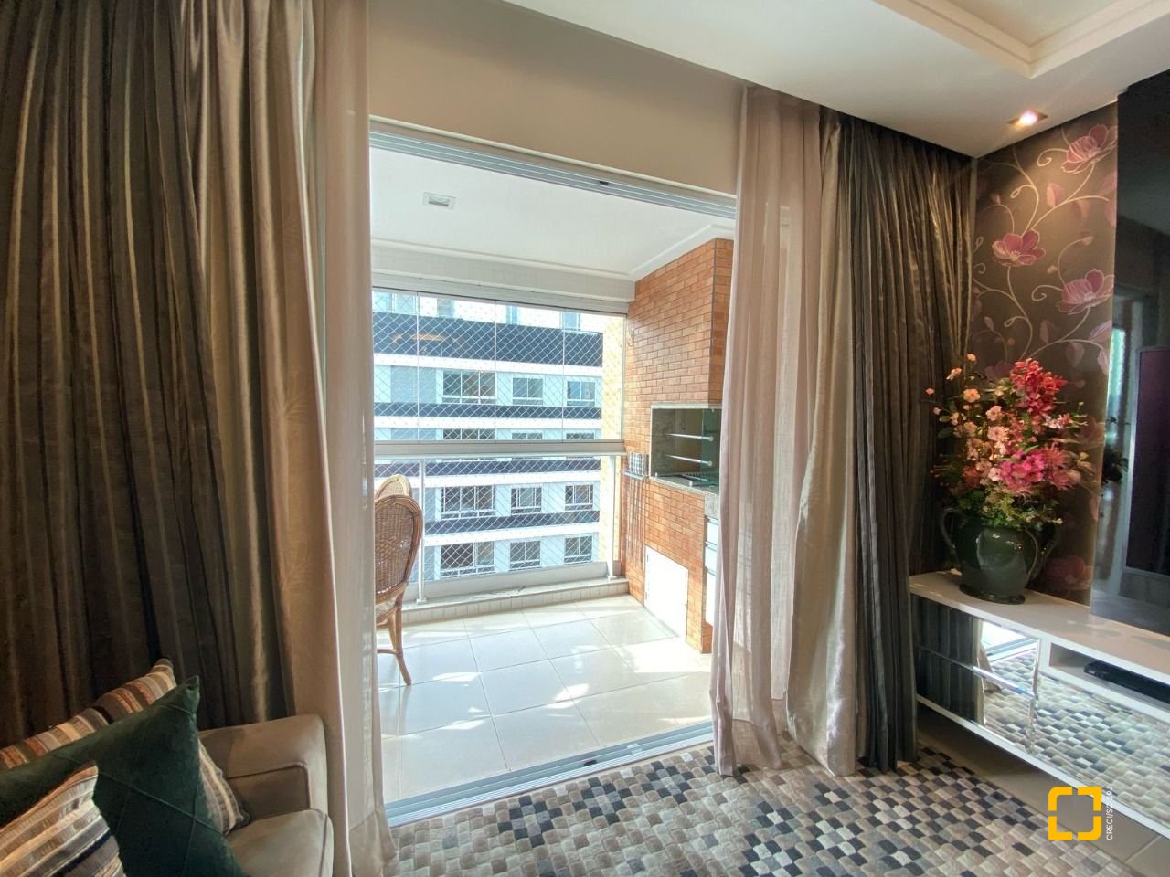 Apartamento com 109m², 4 quartos (sendo 1 suíte), 2 garagens, no bairro Estreito em Florianópolis