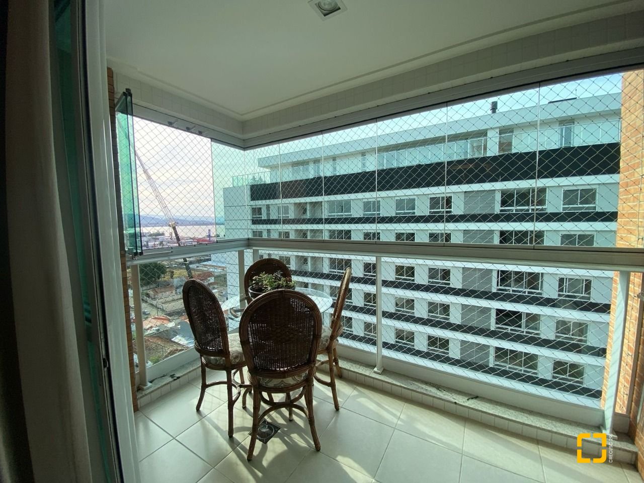 Apartamento com 109m², 4 quartos (sendo 1 suíte), 2 garagens, no bairro Estreito em Florianópolis