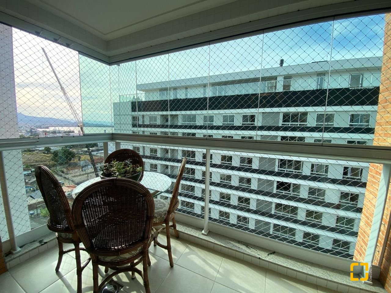 Apartamento com 109m², 4 quartos (sendo 1 suíte), 2 garagens, no bairro Estreito em Florianópolis