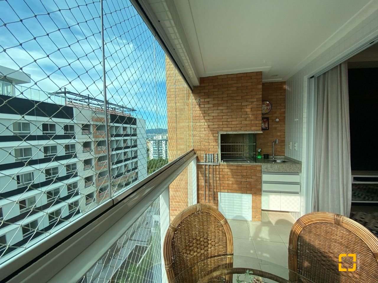 Apartamento com 109m², 4 quartos (sendo 1 suíte), 2 garagens, no bairro Estreito em Florianópolis