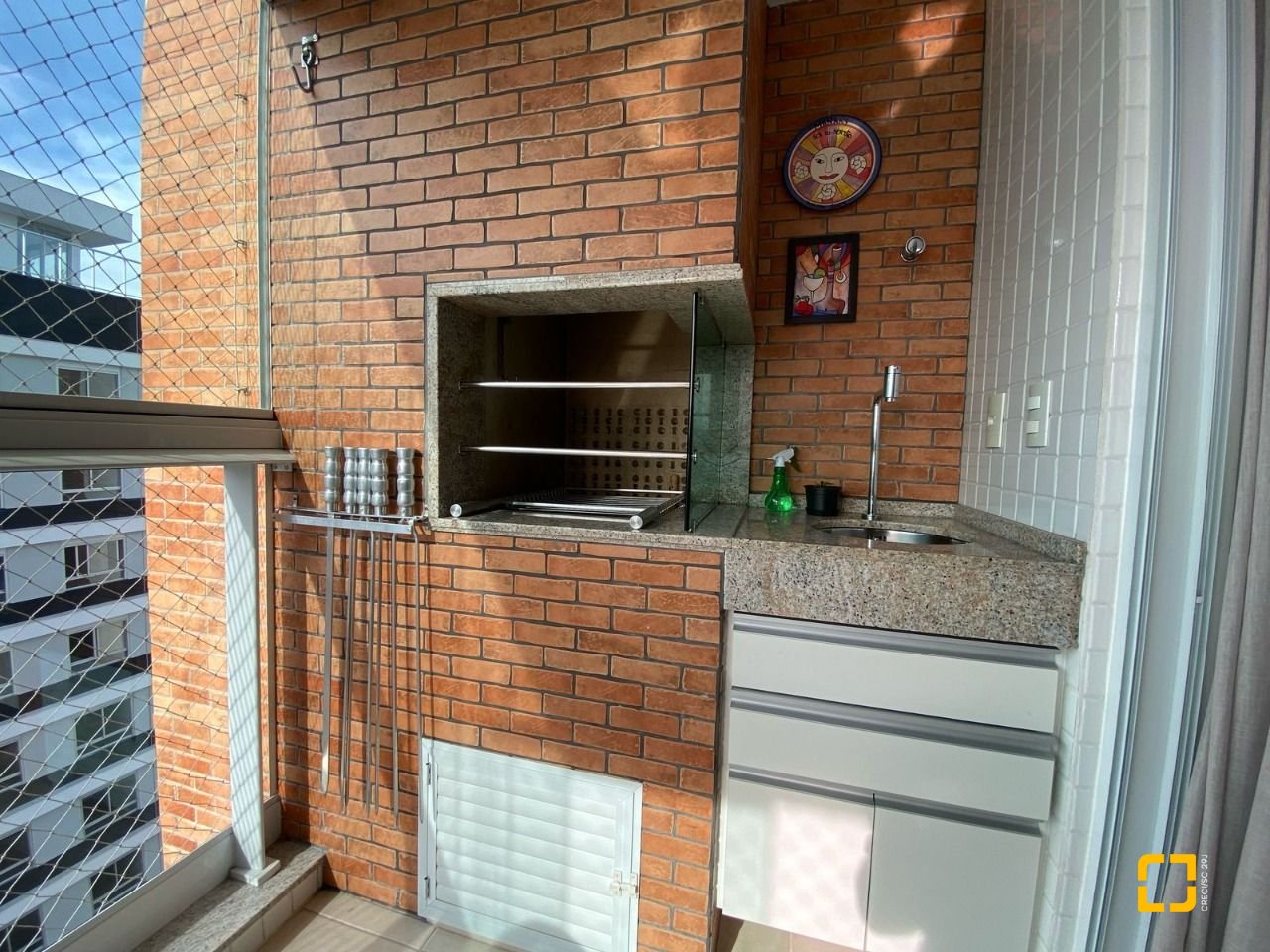 Apartamento com 109m², 4 quartos (sendo 1 suíte), 2 garagens, no bairro Estreito em Florianópolis