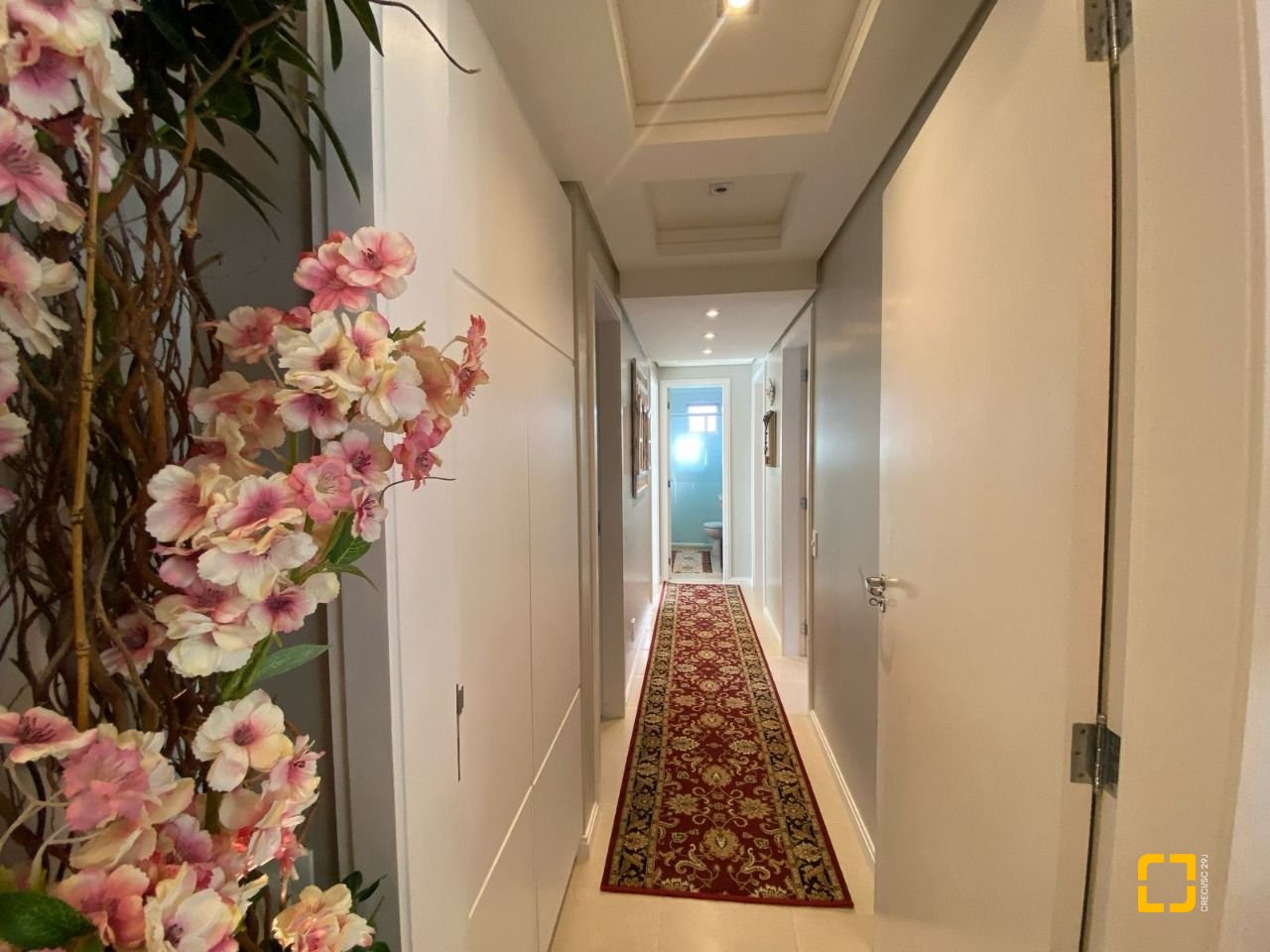 Apartamento com 109m², 4 quartos (sendo 1 suíte), 2 garagens, no bairro Estreito em Florianópolis