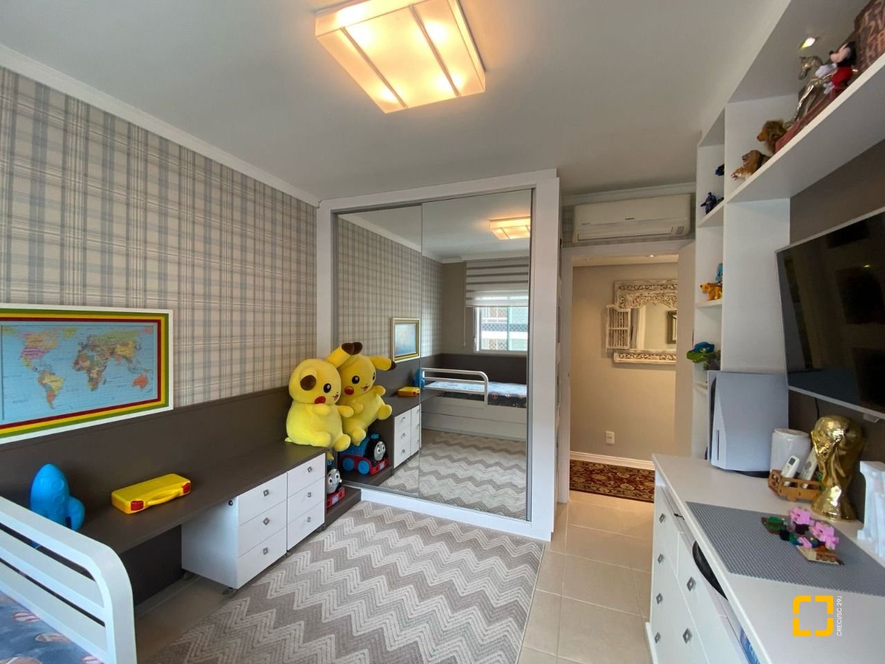 Apartamento com 109m², 4 quartos (sendo 1 suíte), 2 garagens, no bairro Estreito em Florianópolis