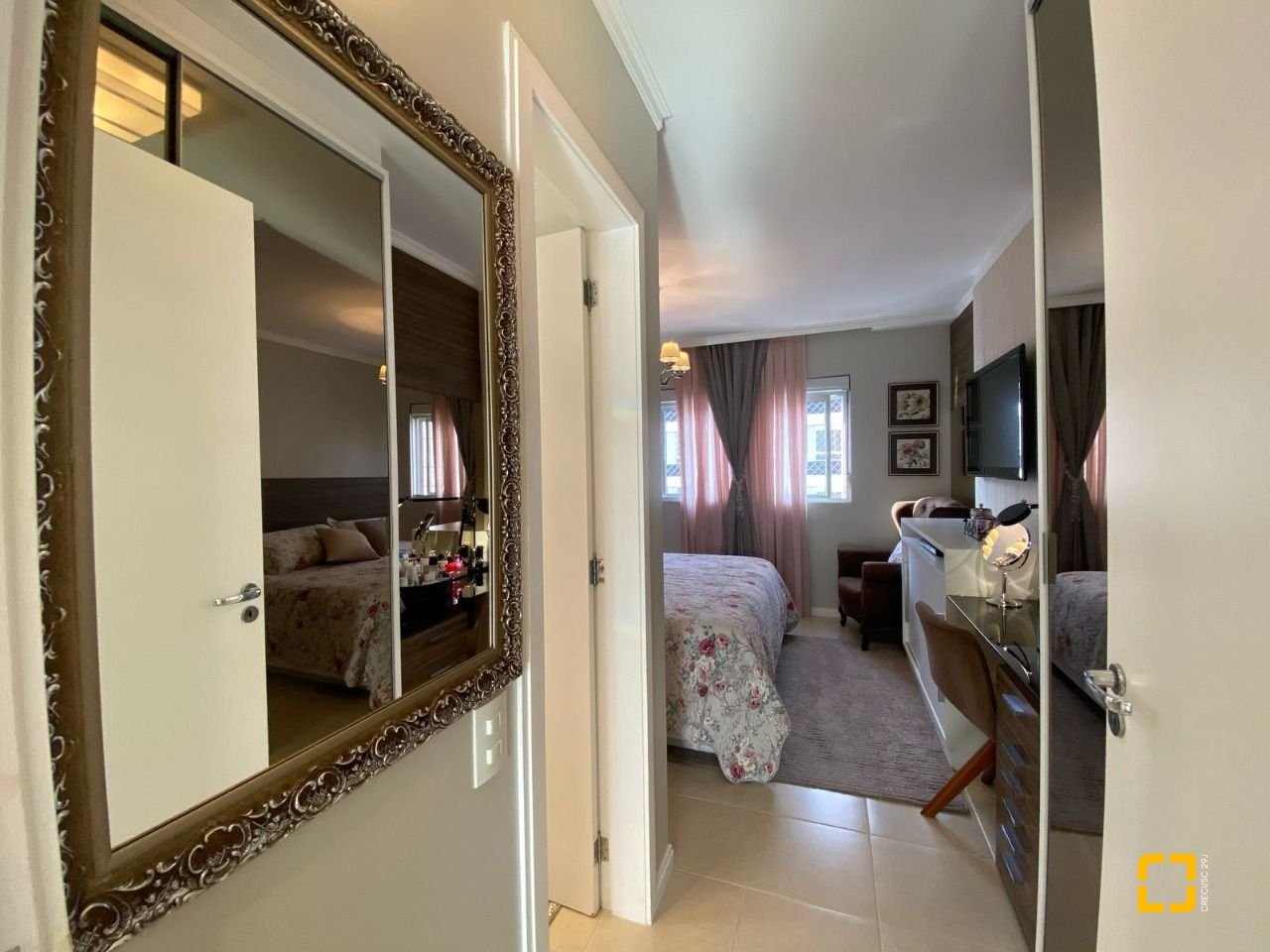 Apartamento com 109m², 4 quartos (sendo 1 suíte), 2 garagens, no bairro Estreito em Florianópolis