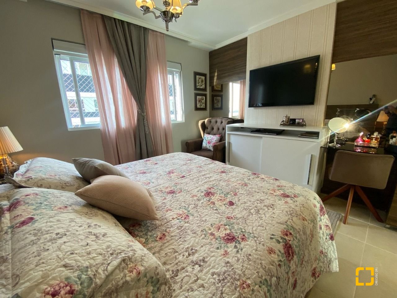Apartamento com 109m², 4 quartos (sendo 1 suíte), 2 garagens, no bairro Estreito em Florianópolis