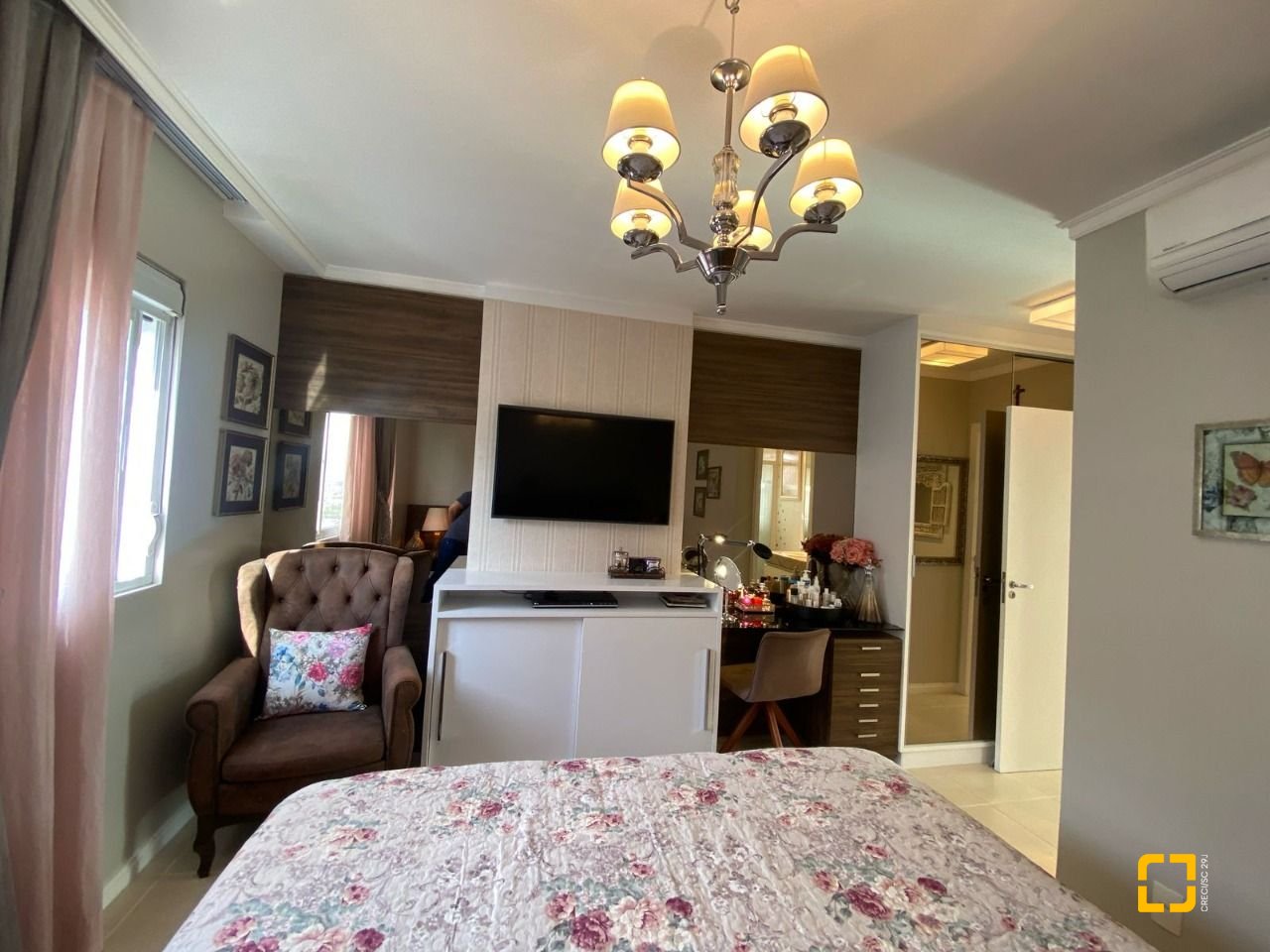 Apartamento com 109m², 4 quartos (sendo 1 suíte), 2 garagens, no bairro Estreito em Florianópolis