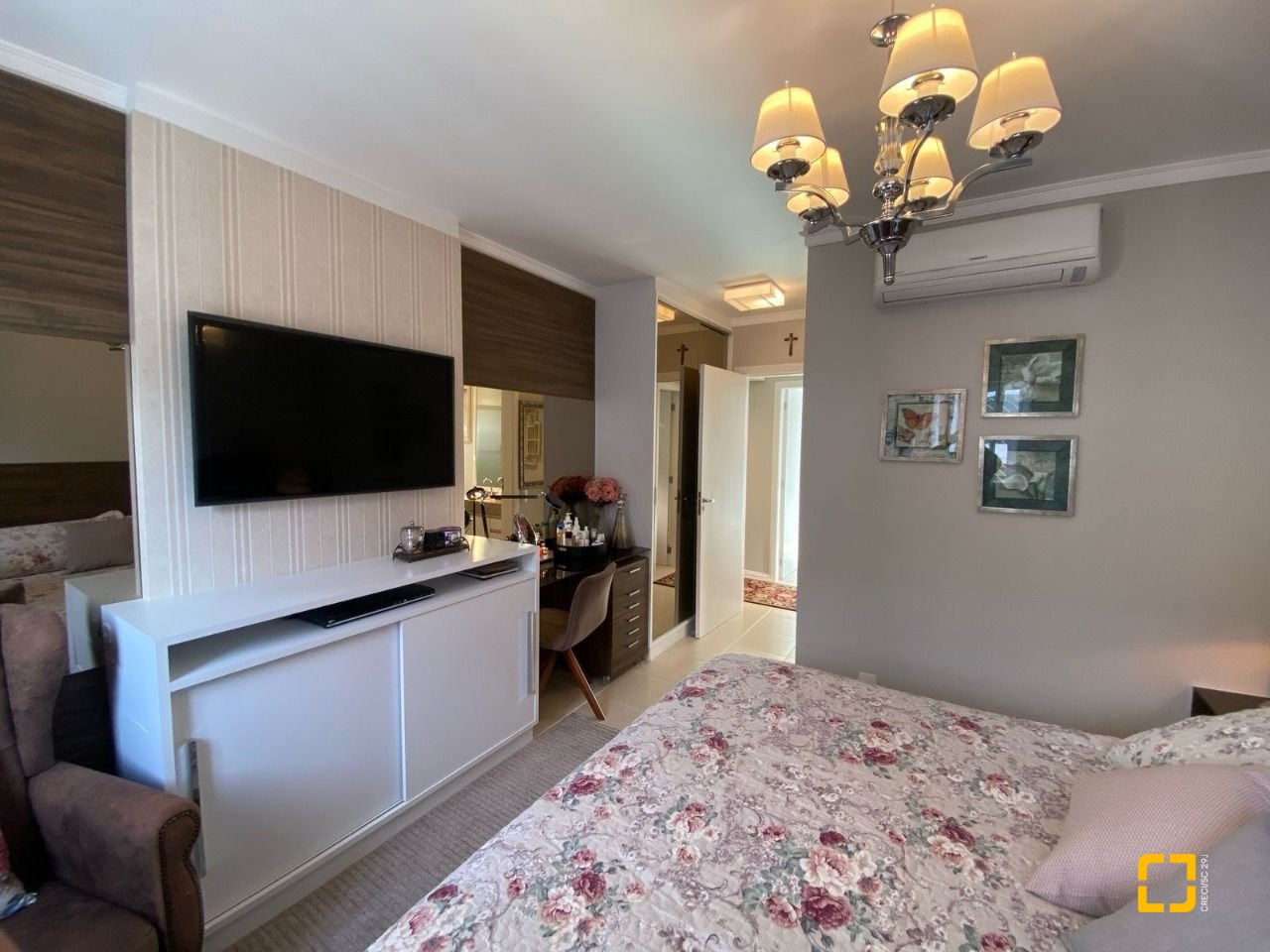 Apartamento com 109m², 4 quartos (sendo 1 suíte), 2 garagens, no bairro Estreito em Florianópolis