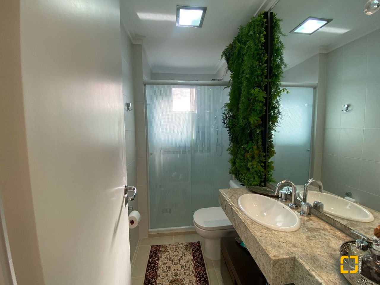 Apartamento com 109m², 4 quartos (sendo 1 suíte), 2 garagens, no bairro Estreito em Florianópolis
