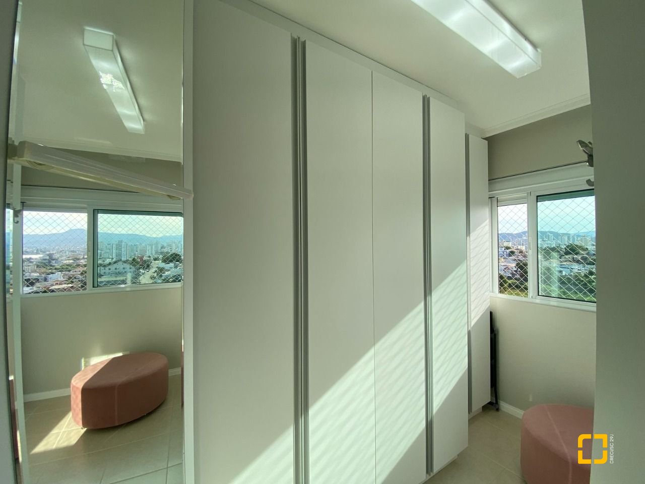 Apartamento com 109m², 4 quartos (sendo 1 suíte), 2 garagens, no bairro Estreito em Florianópolis