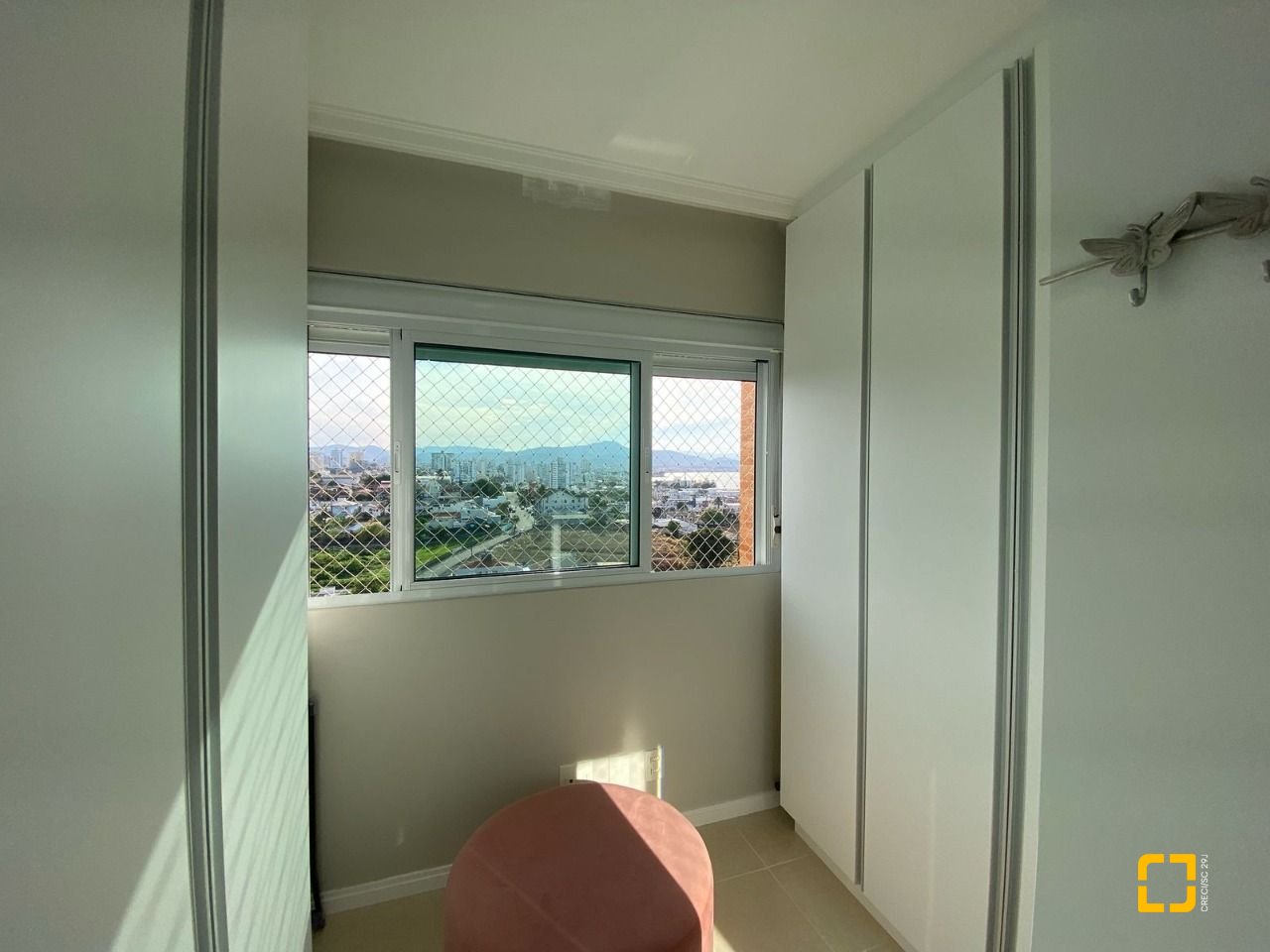 Apartamento com 109m², 4 quartos (sendo 1 suíte), 2 garagens, no bairro Estreito em Florianópolis