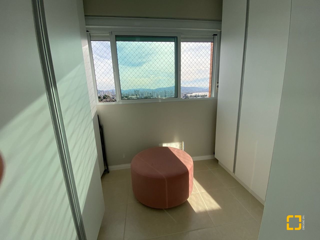 Apartamento com 109m², 4 quartos (sendo 1 suíte), 2 garagens, no bairro Estreito em Florianópolis