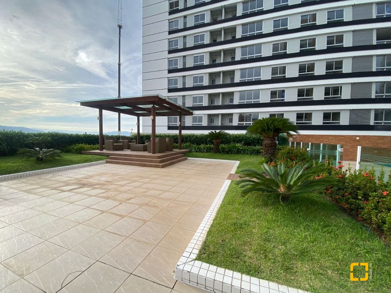Apartamento com 109m², 4 quartos (sendo 1 suíte), 2 garagens, no bairro Estreito em Florianópolis