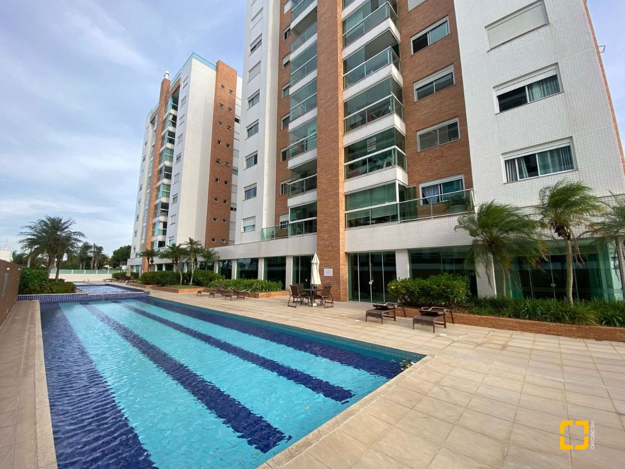 Apartamento com 109m², 4 quartos (sendo 1 suíte), 2 garagens, no bairro Estreito em Florianópolis