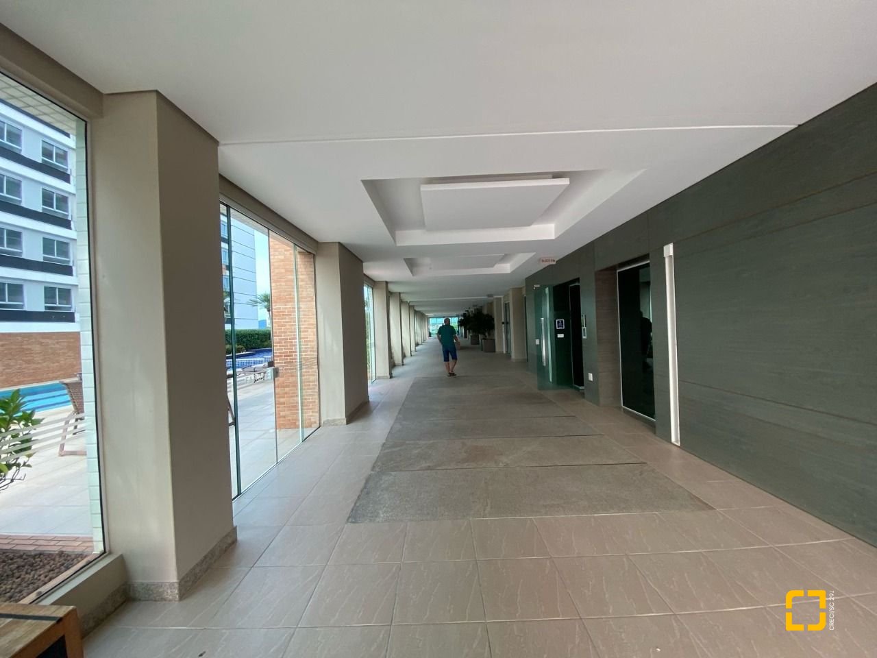 Apartamento com 109m², 4 quartos (sendo 1 suíte), 2 garagens, no bairro Estreito em Florianópolis