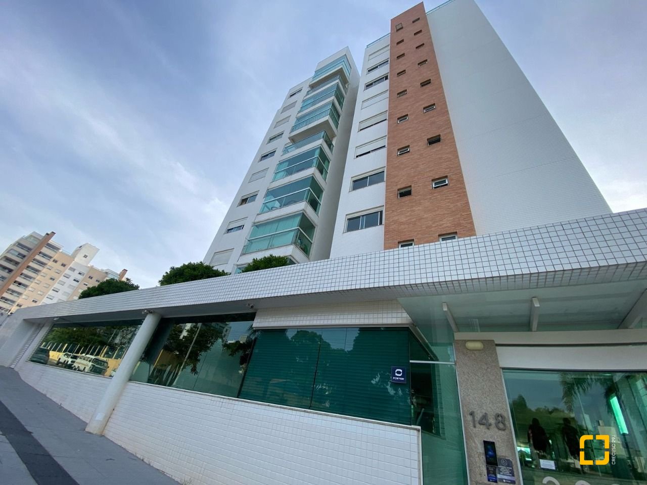 Apartamento com 109m², 4 quartos (sendo 1 suíte), 2 garagens, no bairro Estreito em Florianópolis