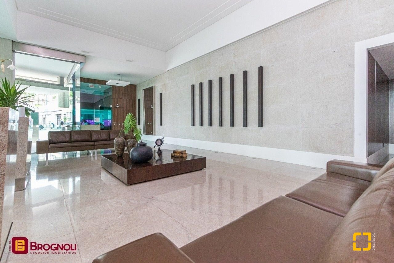 Apartamento com 112m², 4 quartos (sendo 2 suítes), 2 garagens, no bairro Centro em Florianópolis