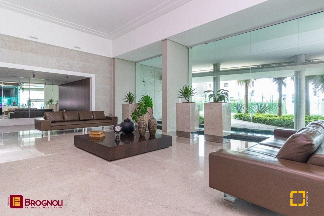 Apartamento com 112m², 4 quartos (sendo 2 suítes), 2 garagens, no bairro Centro em Florianópolis