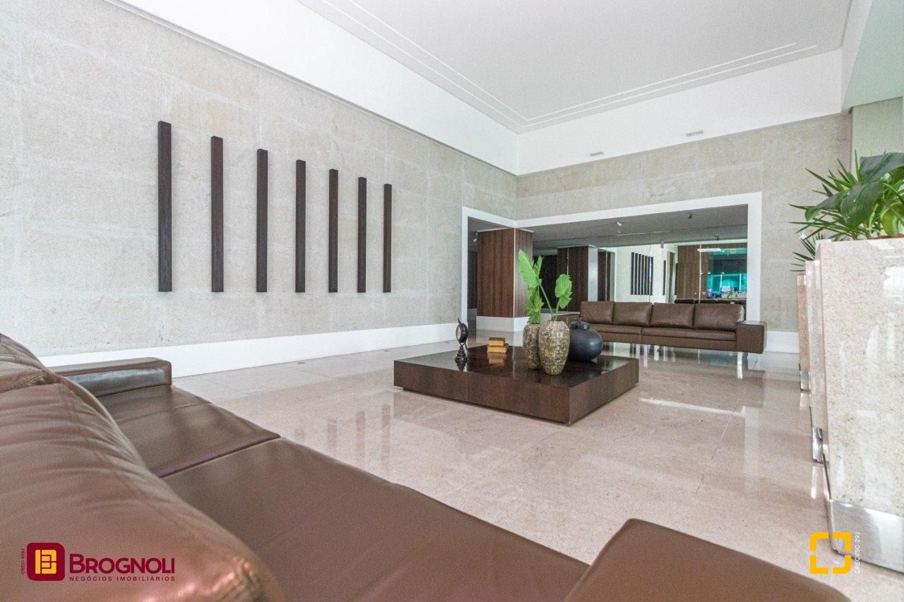 Apartamento com 112m², 4 quartos (sendo 2 suítes), 2 garagens, no bairro Centro em Florianópolis