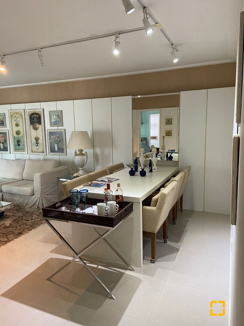 Apartamento com 112m², 4 quartos (sendo 2 suítes), 2 garagens, no bairro Centro em Florianópolis