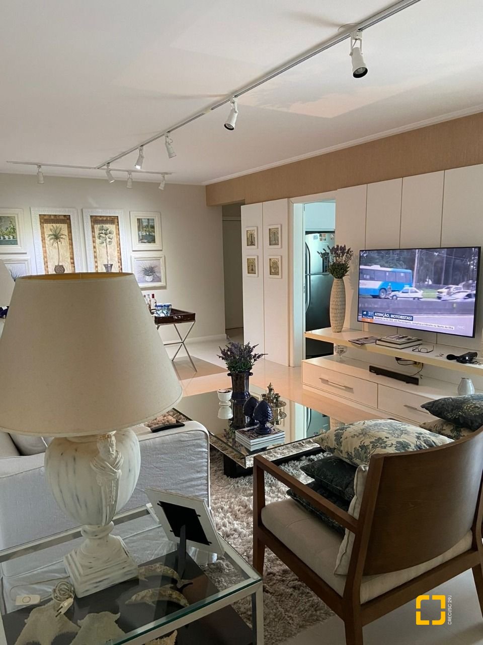 Apartamento com 112m², 4 quartos (sendo 2 suítes), 2 garagens, no bairro Centro em Florianópolis
