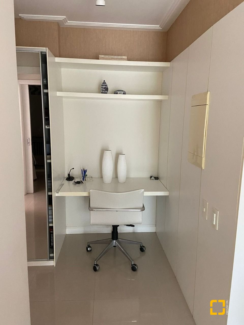 Apartamento com 112m², 4 quartos (sendo 2 suítes), 2 garagens, no bairro Centro em Florianópolis