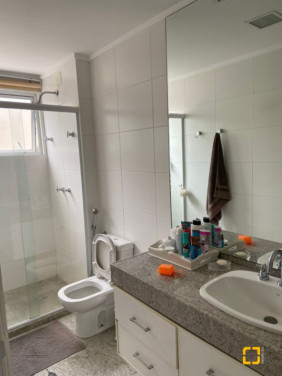 Apartamento com 112m², 4 quartos (sendo 2 suítes), 2 garagens, no bairro Centro em Florianópolis