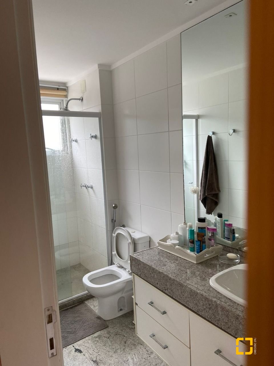 Apartamento com 112m², 4 quartos (sendo 2 suítes), 2 garagens, no bairro Centro em Florianópolis