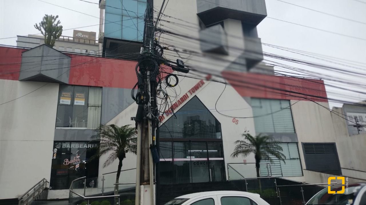 Loja com 35m², 2 garagens, no bairro Campinas em São José