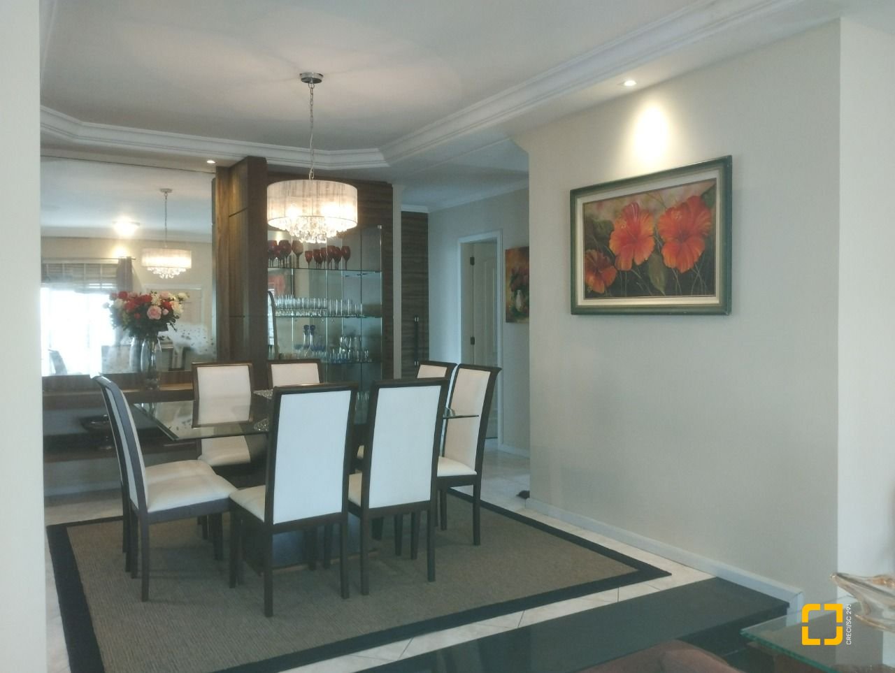 Casa com 420m², 5 quartos (sendo 3 suítes), 2 garagens, no bairro Barreiros em São José