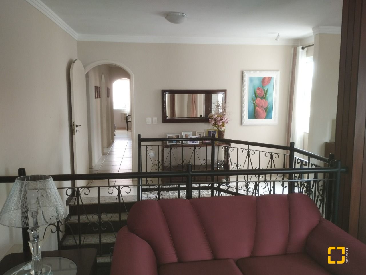 Casa com 420m², 5 quartos (sendo 3 suítes), 2 garagens, no bairro Barreiros em São José