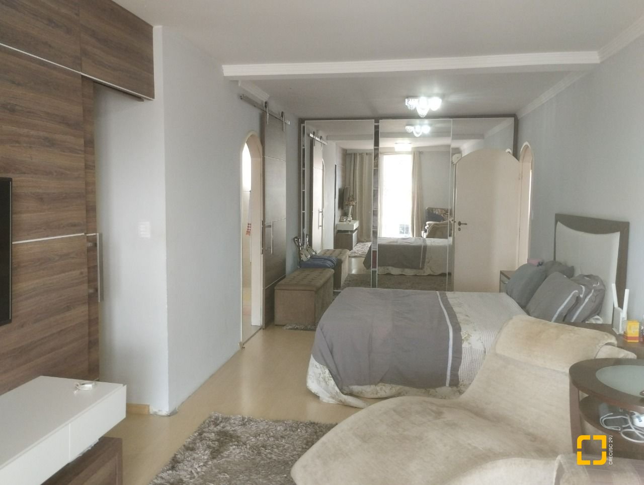 Casa com 420m², 5 quartos (sendo 3 suítes), 2 garagens, no bairro Barreiros em São José